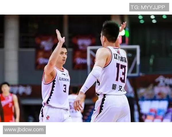 杭州篮球队与武汉篮球队赛后复盘分析双方状态及表现对比